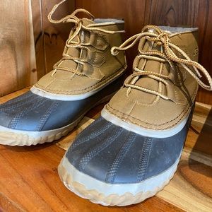 JBU classic winter ducky style boots!